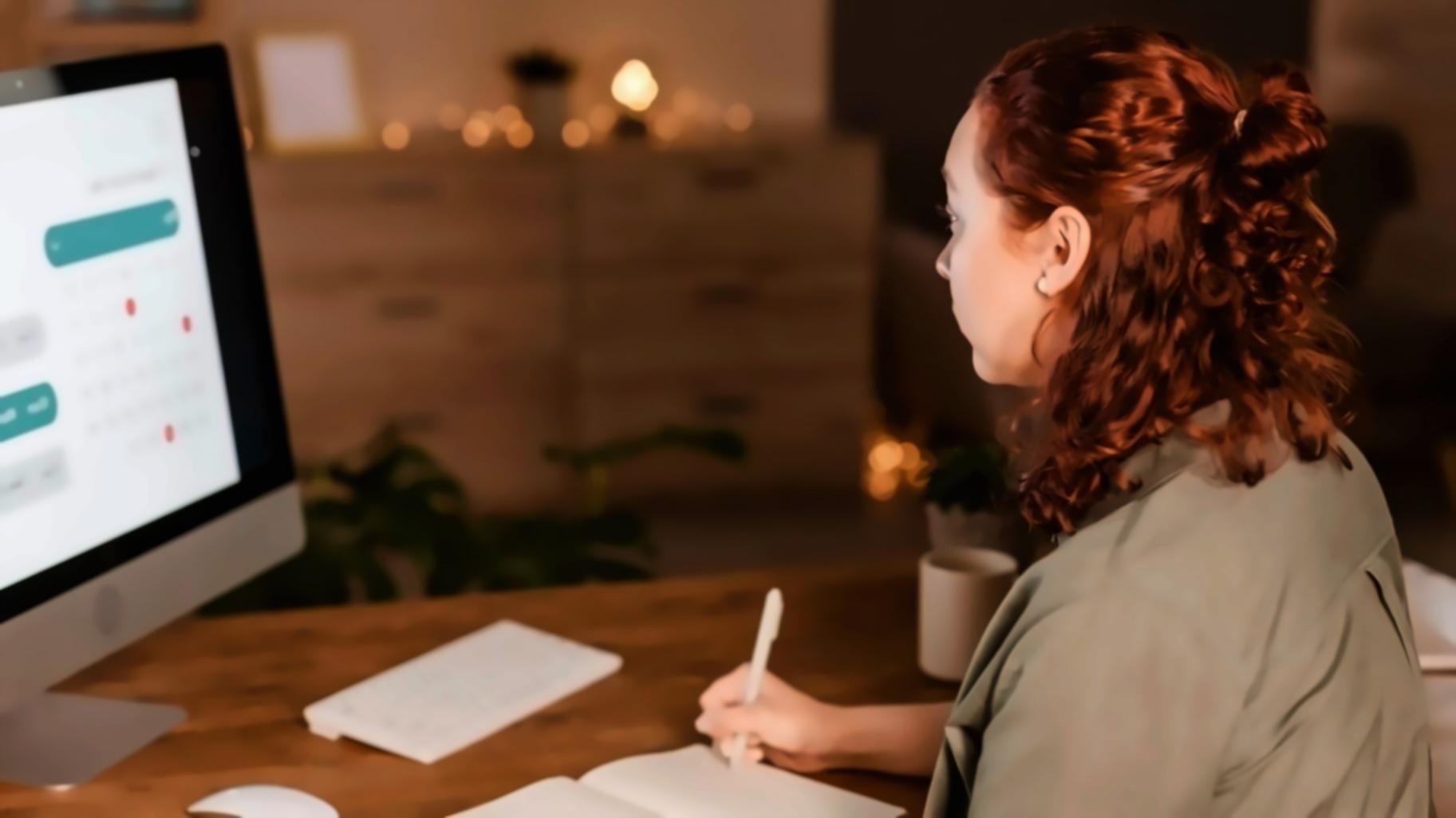 Lernende bei der praktischen Finanzplanung